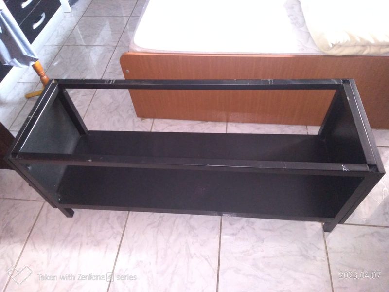 Rack de metal preto sob medida